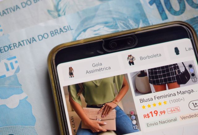 Varejistas iniciam cobrança de 20% na taxa de compras internacionais em até US$ 50 | Estadão Conteúdo
