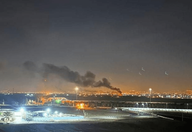 Fumaça após bombardeio em Teerã, capital do Irã | Reprodução/Redes sociais
