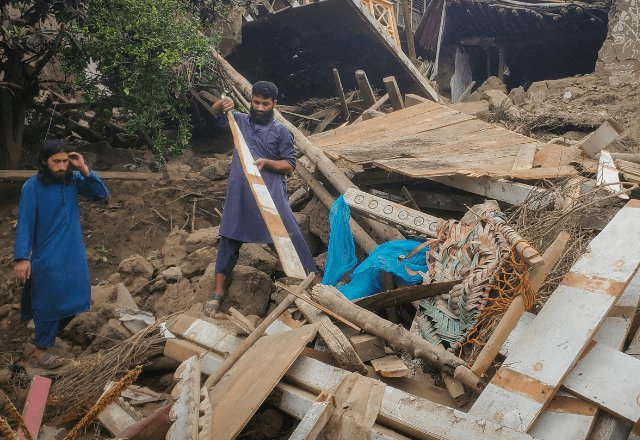 Local atingido por terremoto no Afeganistão | REUTERS/Stringer