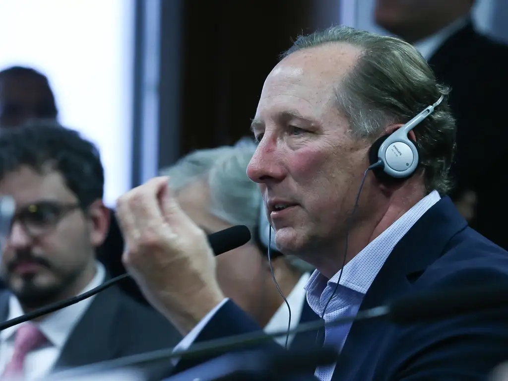 ohn Textor, sócio majoritário da Sociedade Anônima de Futebol (SAF) Botafogo fala na CPI da Manipulação de Jogos e Apostas Esportivas do Senado. |Lula Marques/Agência Brasil