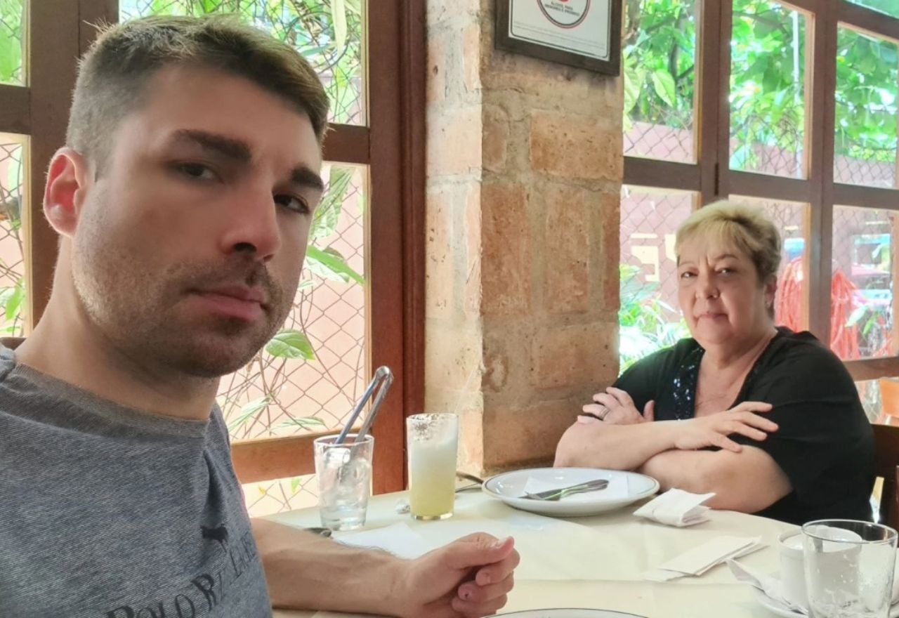 Acusado de estuprar sobrinho autista, ex-secretário do Guarujá (SP) mata a mãe e se suicida Acusado de estuprar sobrinho autista, ex-secretário do Guarujá (SP) mata a mãe e se suicida