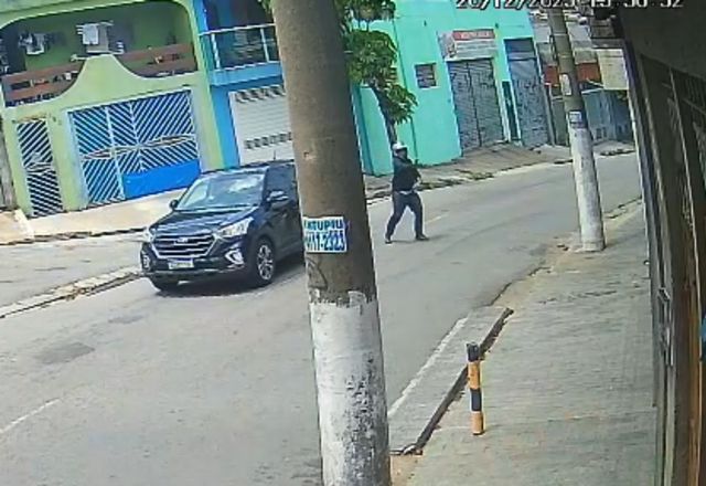 Homem é baleado após arremessar pedaço de madeira para impedir assalto a vizinho