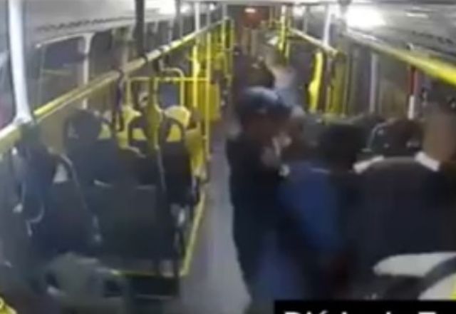 Homem morre baleado dentro de ônibus em São Paulo