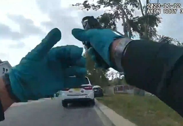 Policiais confundem queda de castanha com som de tiro e disparam contra motorista
