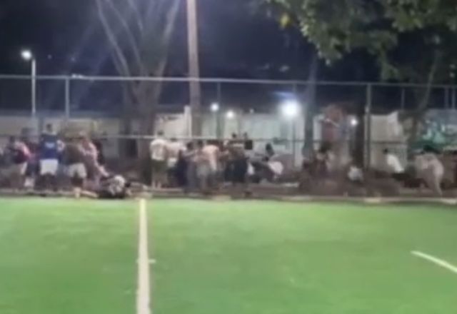 Tiroteio em campo de futebol no Rio de Janeiro deixa um morto e um ferido | Foto: Reprodução