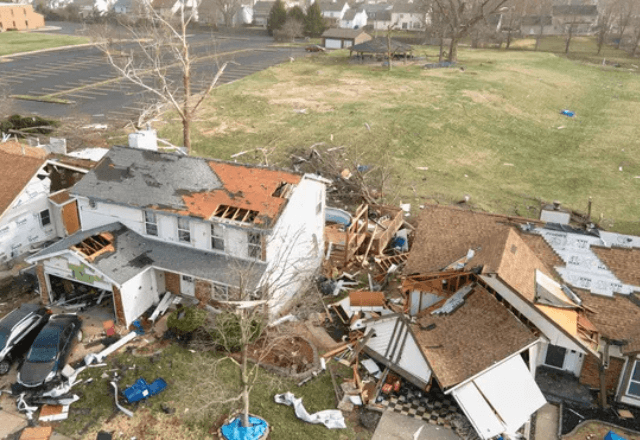 Cerca de 85 tornados foram registrados em três dias nos Estados Unidos / Reprodução USA Today