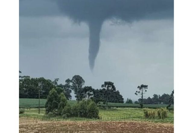 Tornado atinge a cidade de Júlio de Castilhos, no Rio Grande do Sul. Foto: Defesa Civil RS