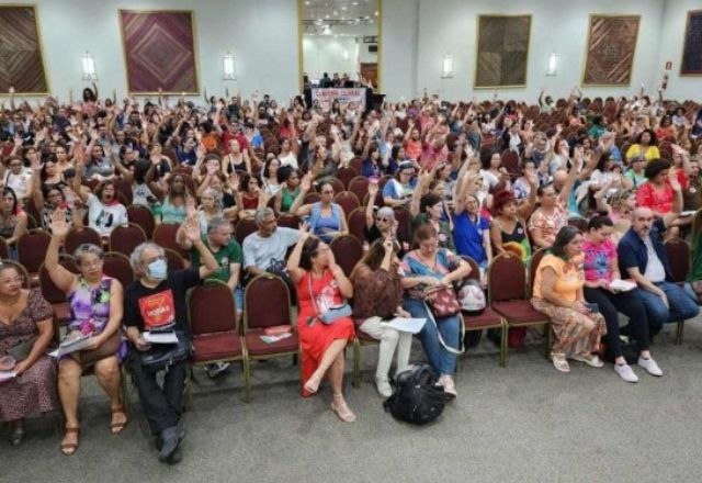 Professores de Belo Horizonte decidem manter greve mesmo após decisão judicial