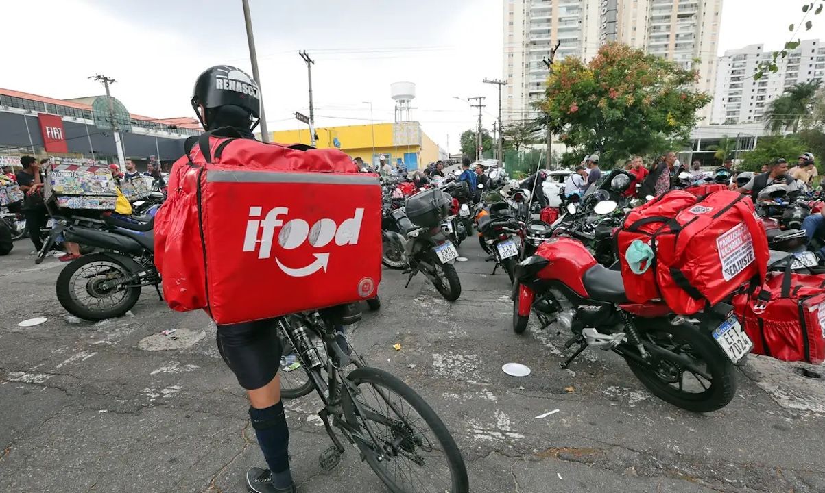 Lula anuncia crédito para entregadores comprarem motos Lula anuncia crédito para entregadores comprarem motos