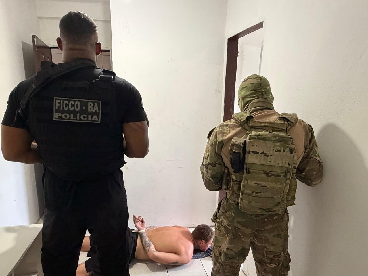 Traficante russo é preso na Bahia ao tentar vender armas Traficante russo é preso na Bahia ao tentar vender armas