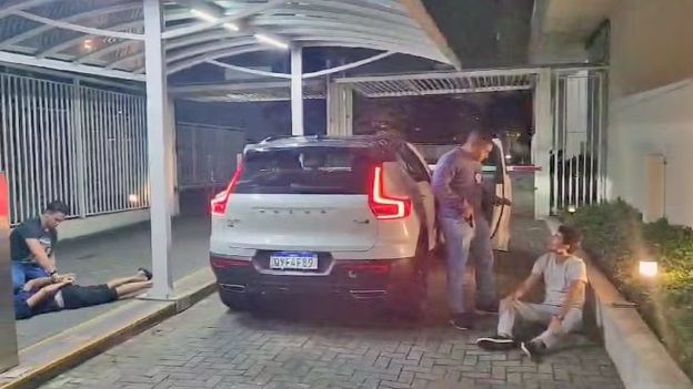 Polícia Civil do RJ prende 2 suspeitos de negociar armas furtadas de arsenal do Exército em SP