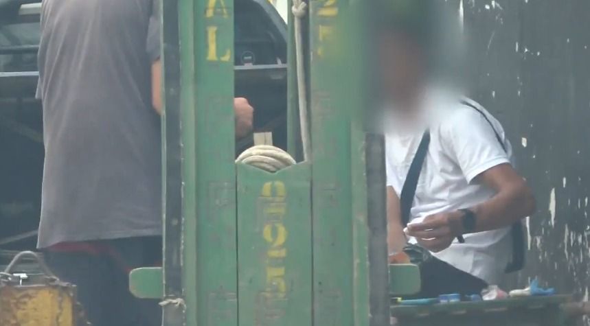 Traficante é flagrado vendendo drogas na Ceagesp | Reprodução/SBT