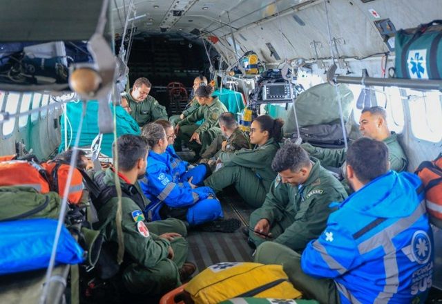 A FAB vem atuando desde o dia 30 abril no resgate de pessoas e transporte de ajuda humanitária em apoio aos atingidos pelas enchentes no RS | FAB/Divulgação