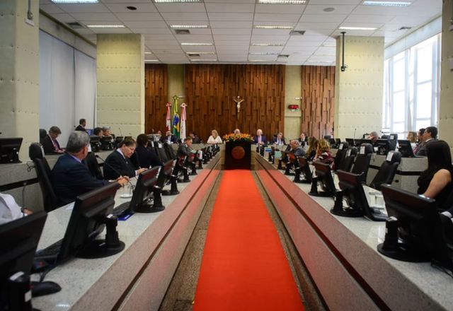 Tribunal confirma demissão por justa causa de trabalhador que usou camisa do coronel Ustra