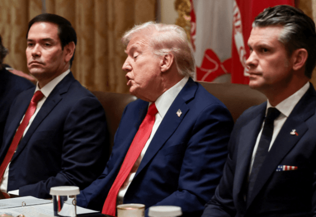 Trump fala durante reunião de gabinete na Casa Branca. | REUTERS/Evelyn Hockstein