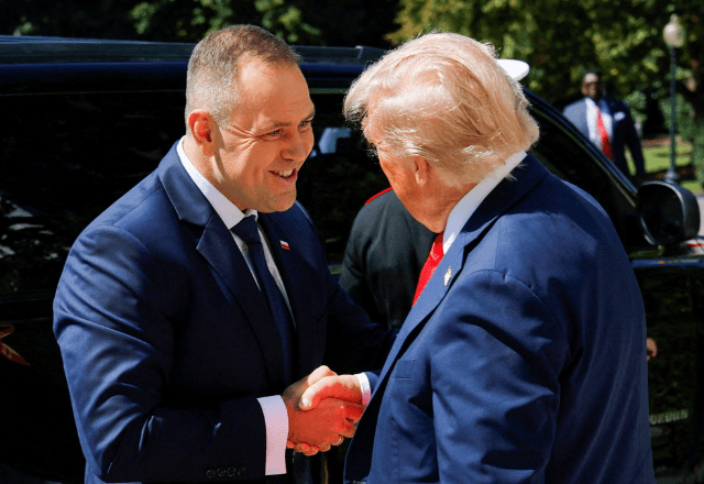 Trump anuncia envio de 5 mil soldados à Polônia