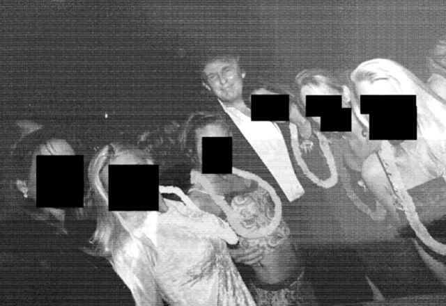 Trump, Clinton e outros poderosos aparecem em novas fotos do acervo de Epstein
