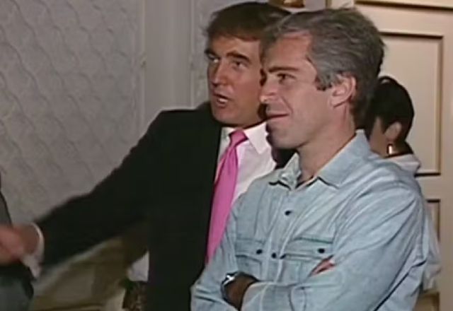 O presidente dos Estados Unidos, Donald Trump (à esq.) e o magnata Jeffrey Epstein, condenado por crimes sexuais | Foto: Reprodução/Netlflix