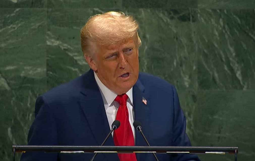 Trump diz que reabrirá espaço aéreo da Venezuela para voos comerciais em breve 