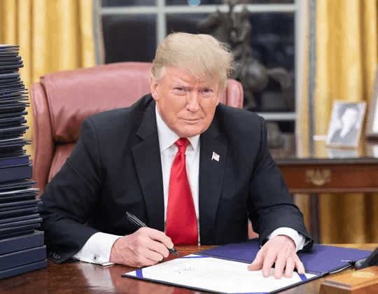 Presidente Donald Trump anunciou tarifa de 25% sobre aço e alumínio | Shealah Craighead