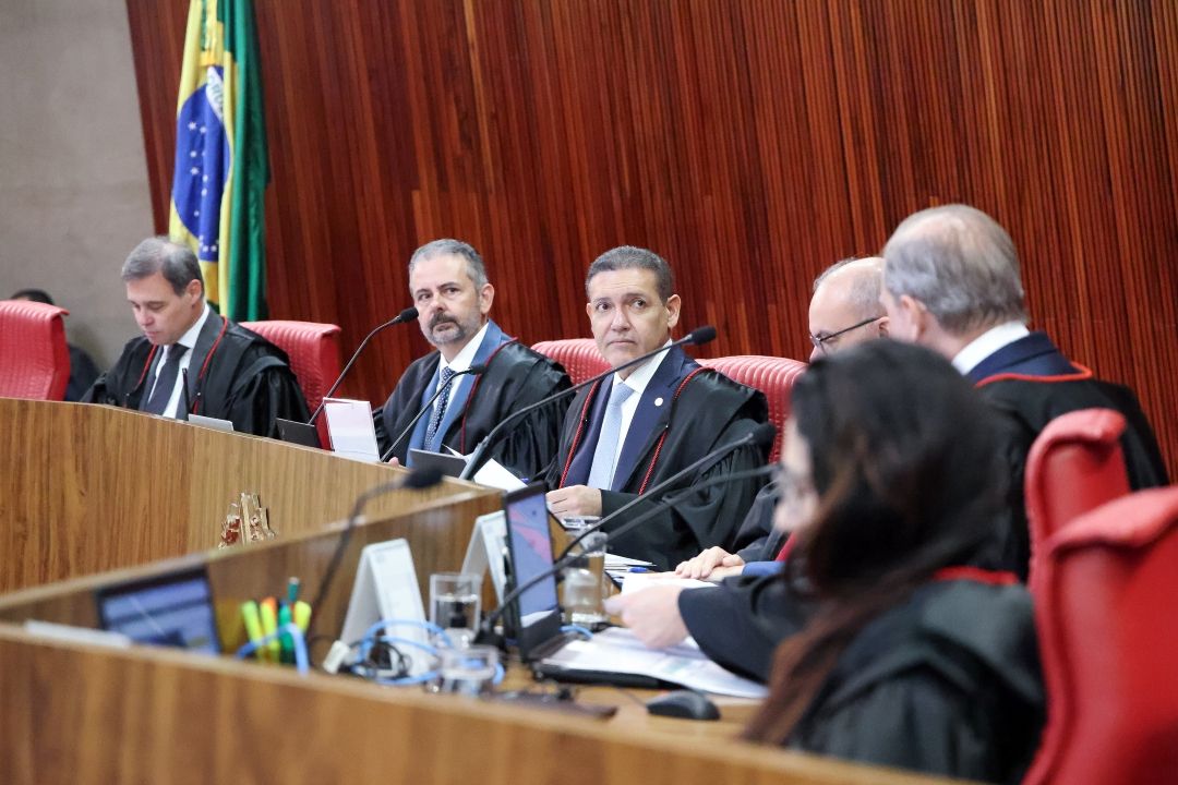 TSE acolhe desistência do PT em ação sobre fundo eleitoral