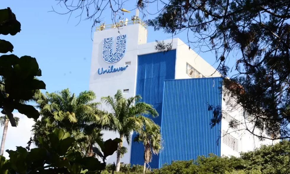 Unilever anuncia a demissão de 7,500 funcionários e cisão do setor de sorvetes, que inclui Ben & Jerry's