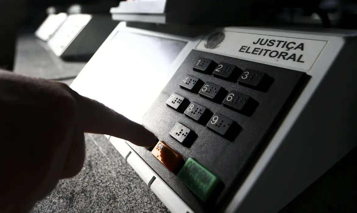 Eleitores vão as urnas neste segundo turno | Marcelo Camargo/Agência Brasil