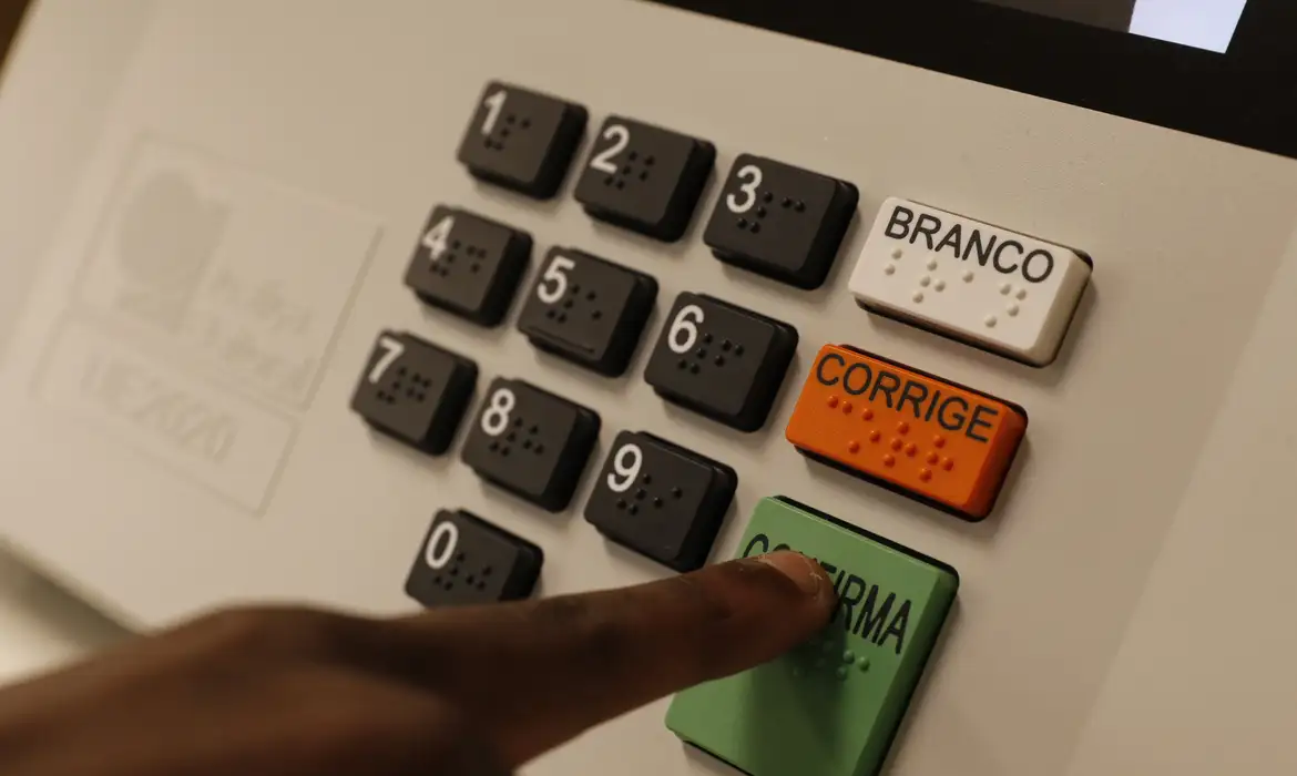 PEC que avançou na Câmara suspende punição a partidos por falta de uso de recursos para cotas | Agência Brasil