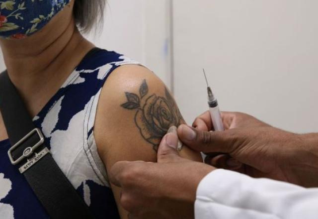 Prefeitura do Rio libera 4ª dose contra covid para quem tem 30 anos Prefeitura do Rio libera 4ª dose contra covid para quem tem 30 anos