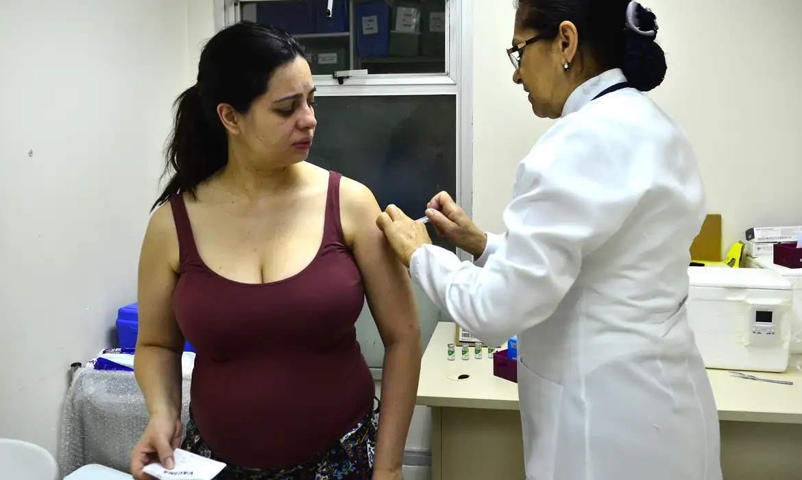 Vacinação de gestantes é a melhor estratégia para proteger os bebês do vírus causador da bronquiolite, aponta estudo | Rovena Rosa/Agência Brasil