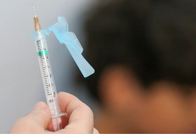 Distrito Federal começa a vacinar adolescentes de 12 a 14 anos contra a dengue Distrito Federal começa a vacinar adolescentes de 12 a 14 anos contra a dengue