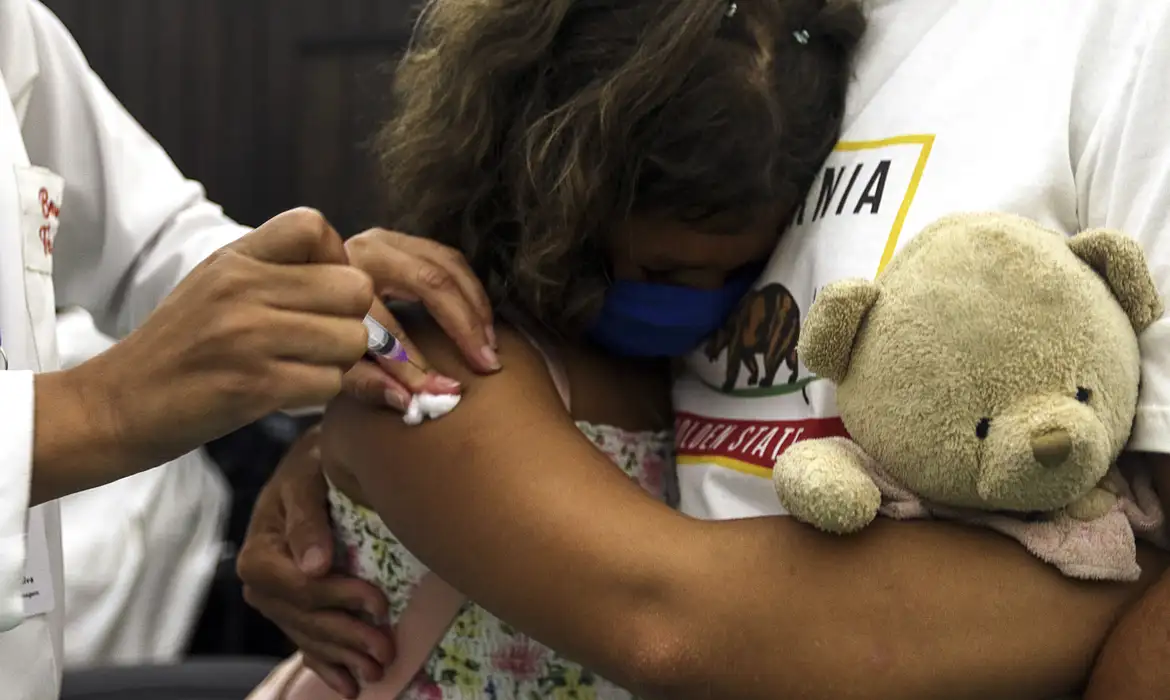 Vacinação é a única forma de prevenir a doença | Tânia Rêgo/Agência Brasil