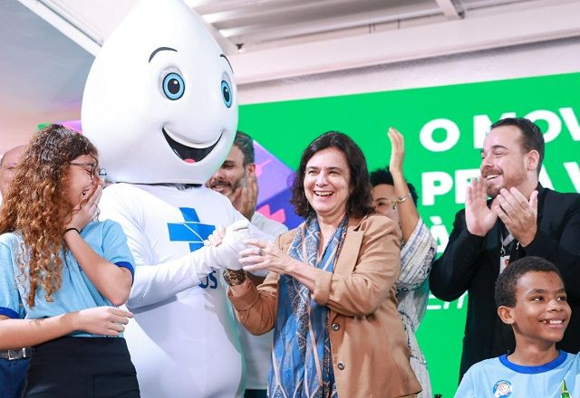 Ministra da Saúde destaca escola como lugar central para promover vacinação