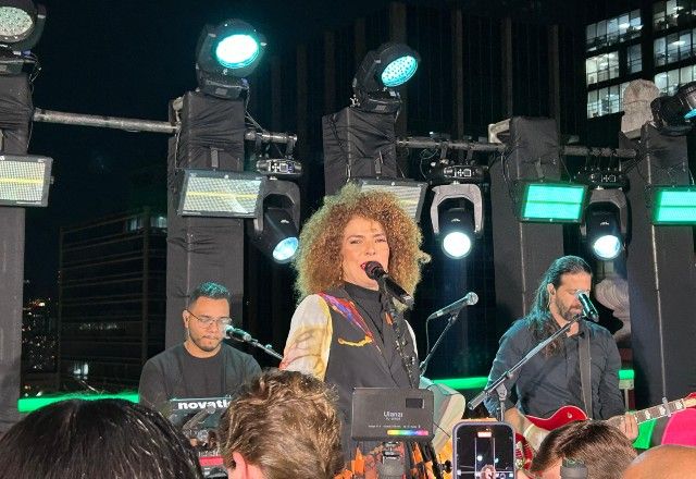 Vanessa da Mata abre programação do Estação Verão Show em grande noite no Edifício Martinelli Vanessa da Mata abre programação do Estação Verão Show em grande noite no Edifício Martinelli