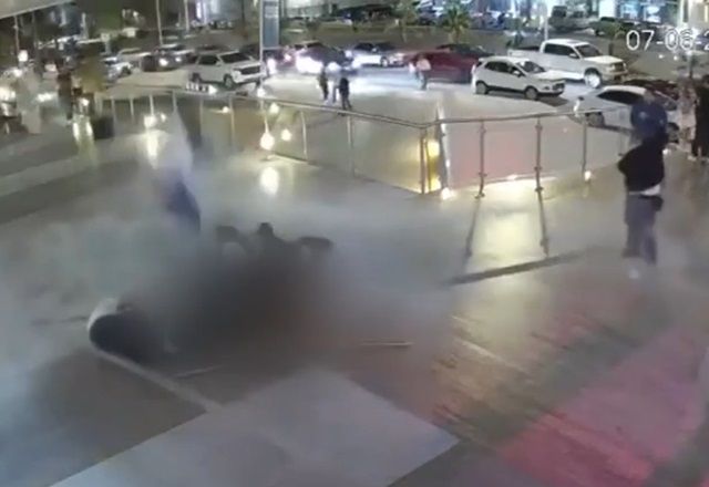 Varanda de vidro de bar desaba e dois morrem no México 