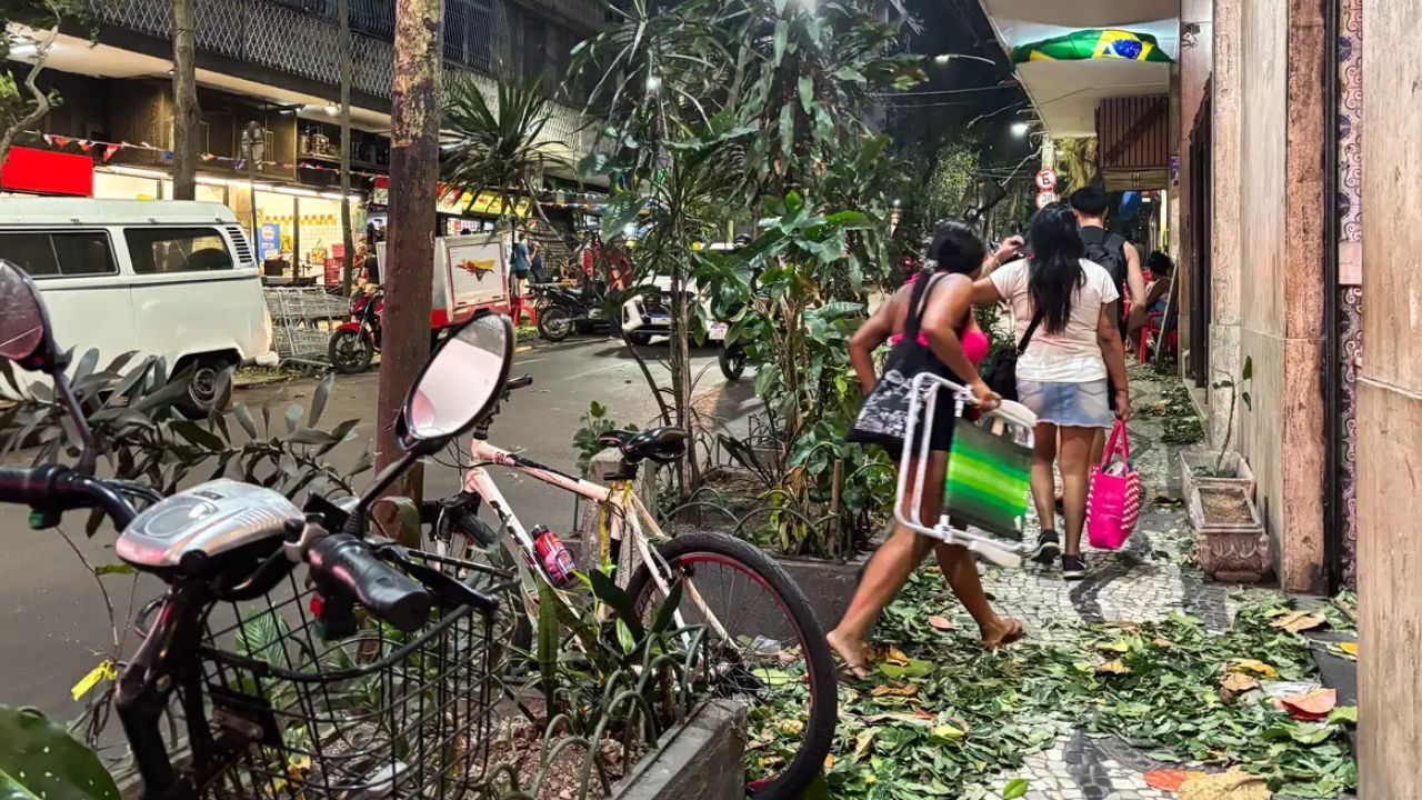 Imagem da notícia: Ventania no RJ: governo recomenda volta antecipada para casa Imagem da notícia: Ventania no RJ: governo recomenda volta antecipada para casa