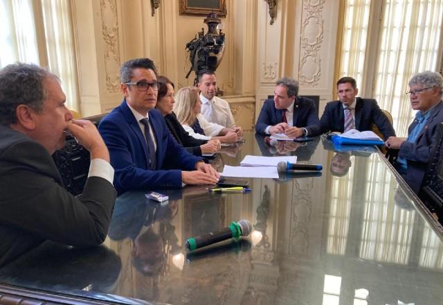 vereadores que investigam gabriel monteiro