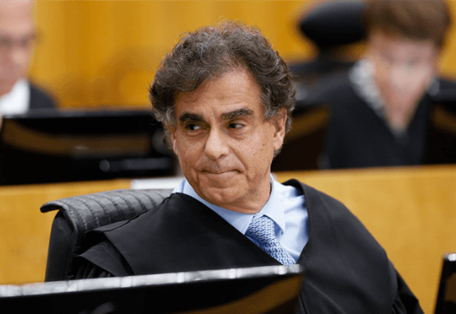 Presidente do TST se explica sobre fala de "ministros azuis e vermelhos"