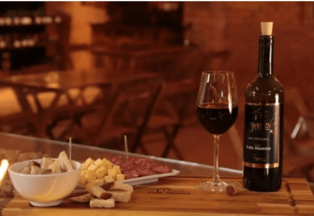 Para os amantes da combinação frio e vinho, a região de São José dos Pinhais conta com o Caminho do Vinho, que oferece tour pelas principais vinícolas da região | Divulgação Paraná Turismo