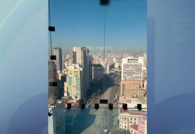 15 turistas ficam presos por uma hora em elevador de mirante em São Paulo 