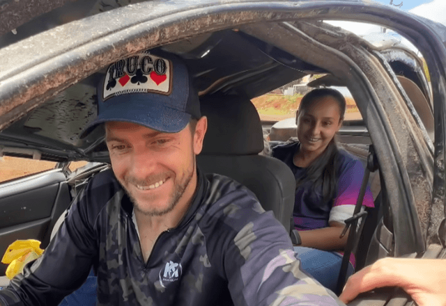 Mãe e filha ficaram dentro do carro durante tornado no PR. | Reprodução/SBT