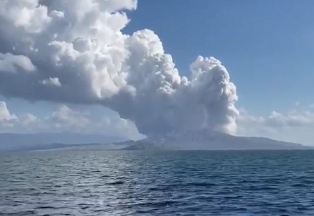 vulcão em erupção