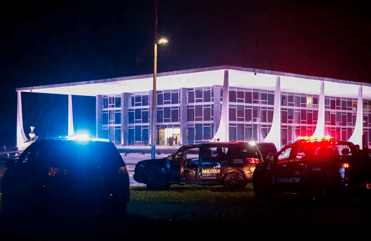 Explosão na Praça dos Três Poderes, em Brasília | Bruno Peres/Agência Brasil