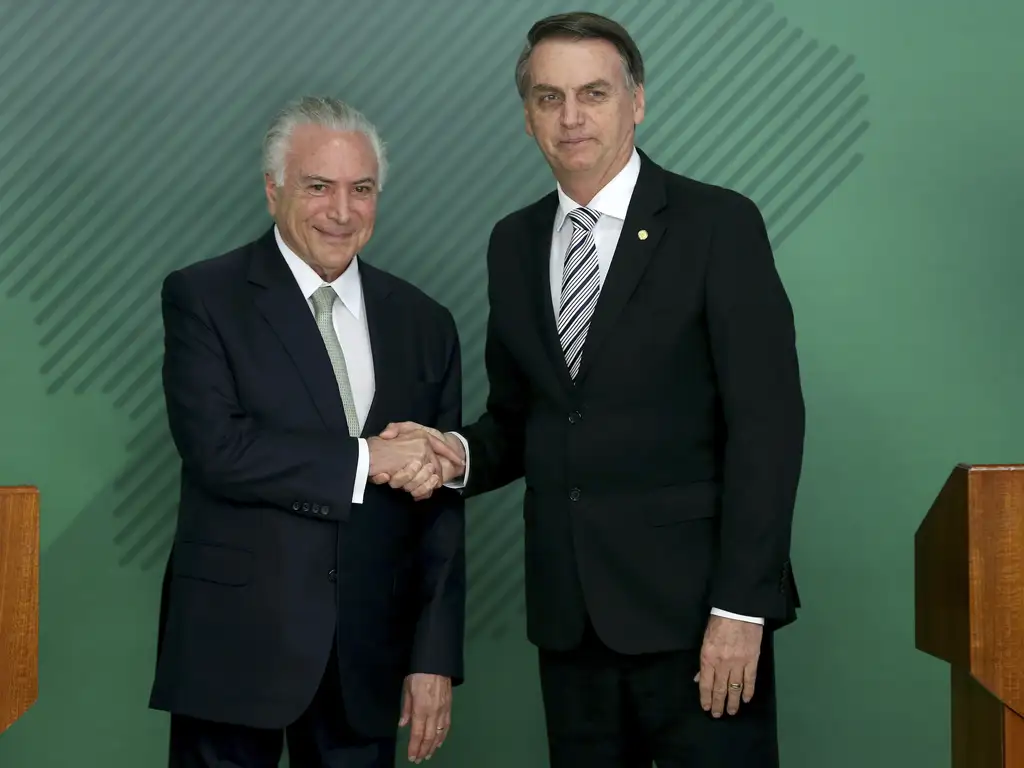 Ex-presidente Michel Temer e o ex-presidente eleito Jair Bolsonaro durante pronunciamento no Palácio do Planalto em 2018 | Wilson Dias/Agência Brasil