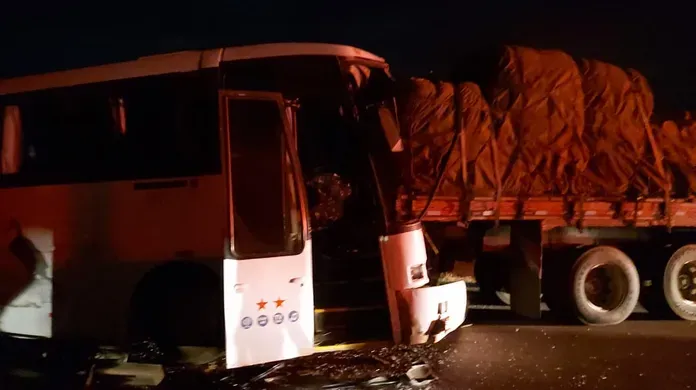AO VIVO no Poder Expresso: Veja detalhes do acidente com ônibus universitário que deixou 12 mortos em SP