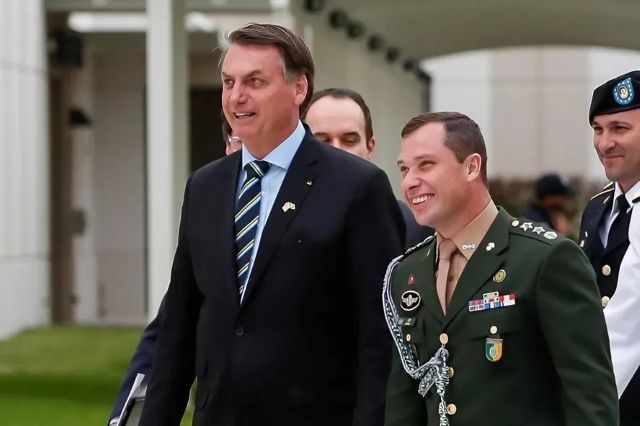 Jair Bolsonaro e Mauro Cid | Foto: Alan Santos/PR